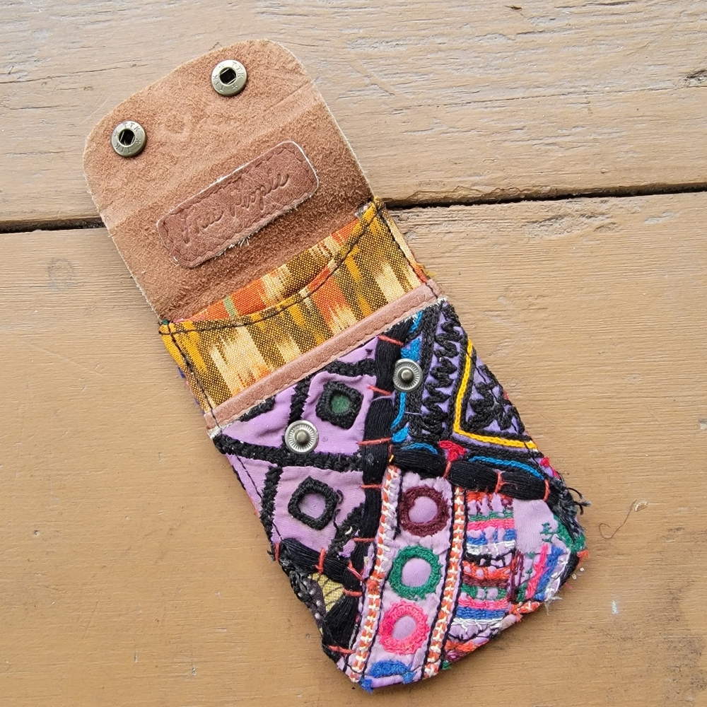 🌋👽 Free People Boho Embroidered Repurposed vtg banjara hippie Wallet card case - Picture 5 of 16